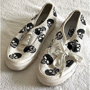 Skeleton woven low top vans size is women’s 9